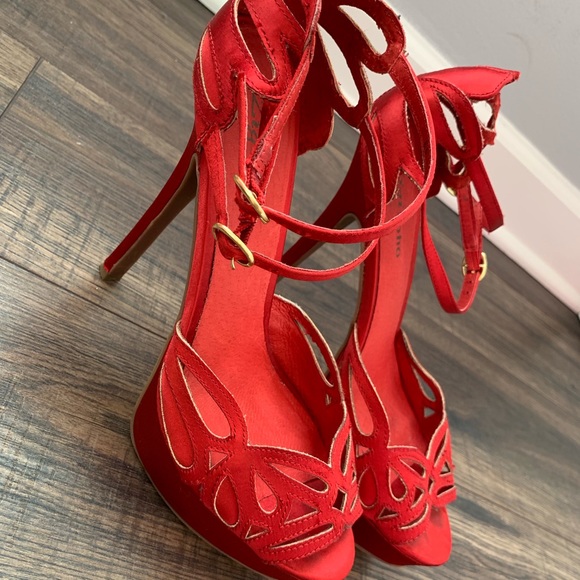 Red Heels - Picture 2 of 4